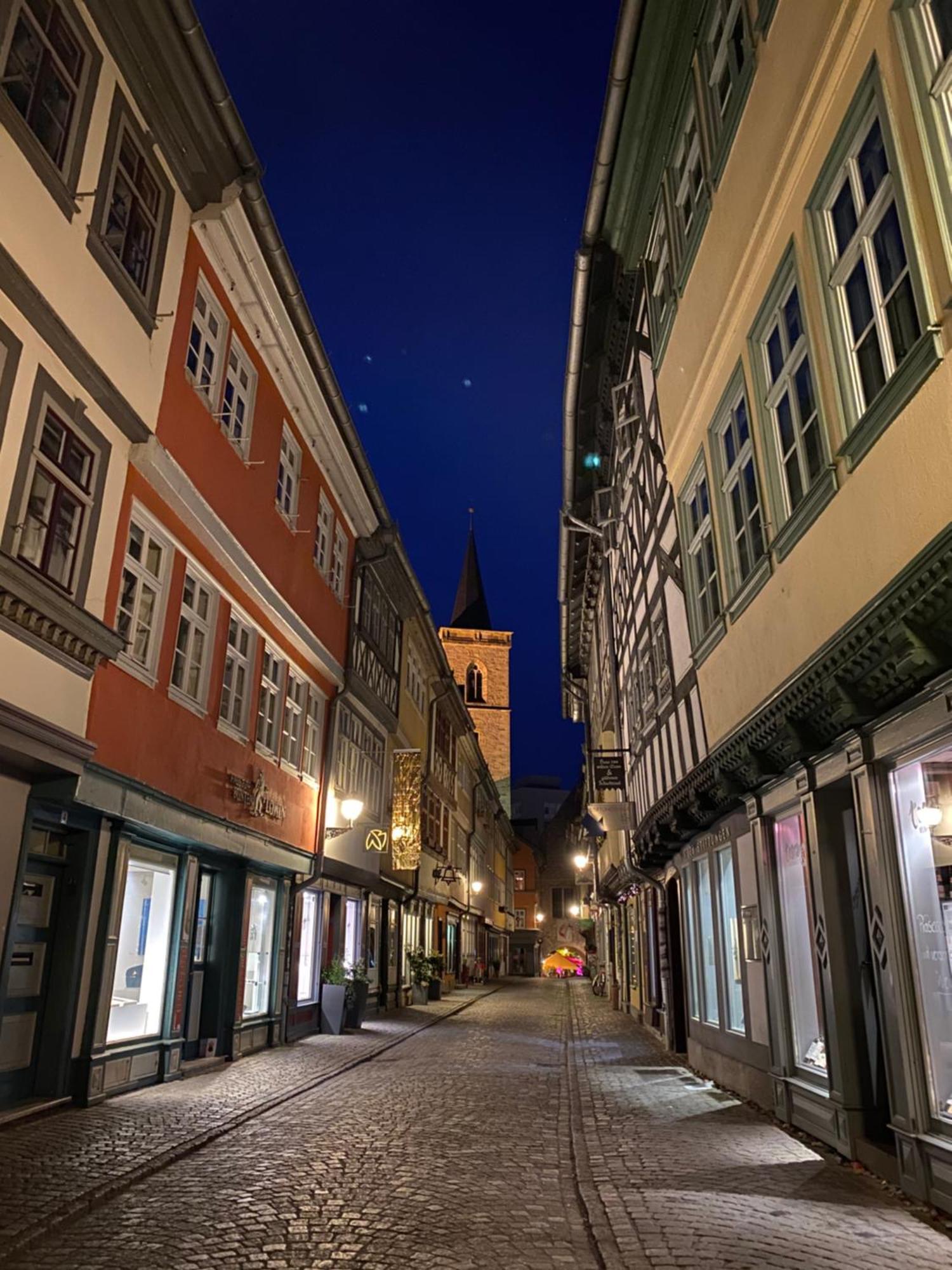 Ferienwohnung Schildblick Modernes Apartment Direkt In Der Altstadt Von Erfurt Nahe Der Kraemerbruecke - Beste Innenstadtlage Eksteriør bilde
