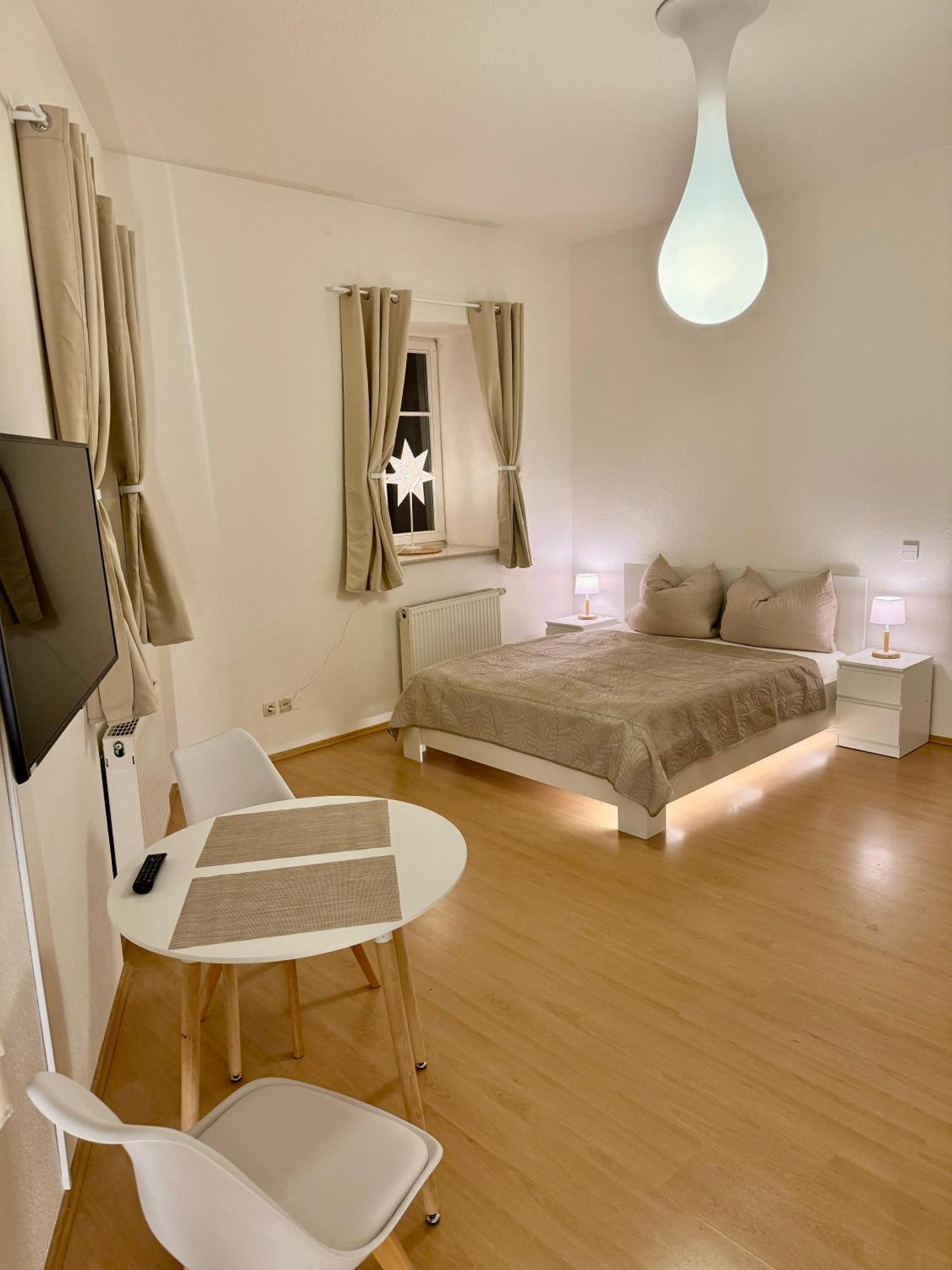 Ferienwohnung Schildblick Modernes Apartment Direkt In Der Altstadt Von Erfurt Nahe Der Kraemerbruecke - Beste Innenstadtlage Eksteriør bilde