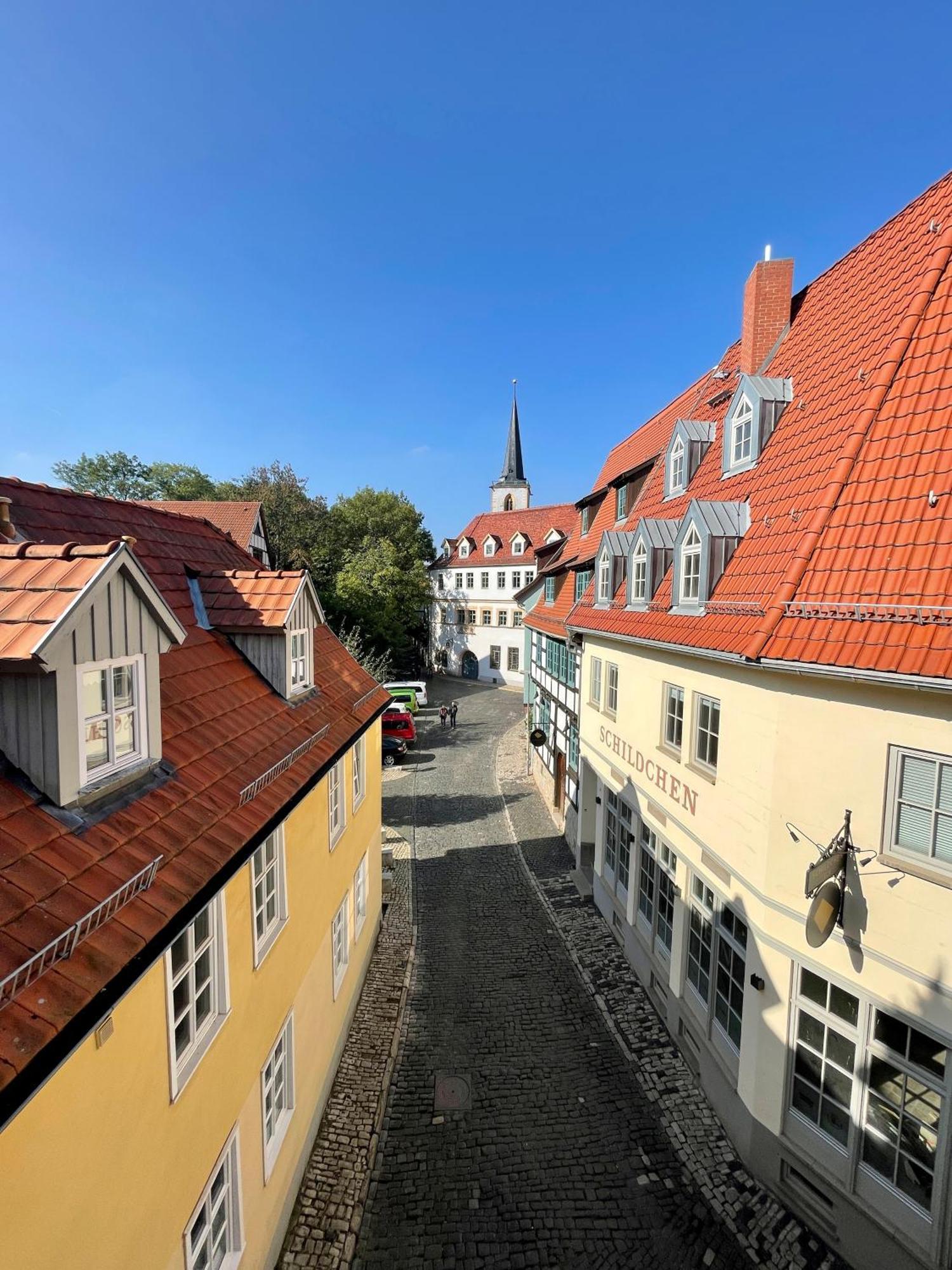 Ferienwohnung Schildblick Modernes Apartment Direkt In Der Altstadt Von Erfurt Nahe Der Kraemerbruecke - Beste Innenstadtlage Eksteriør bilde